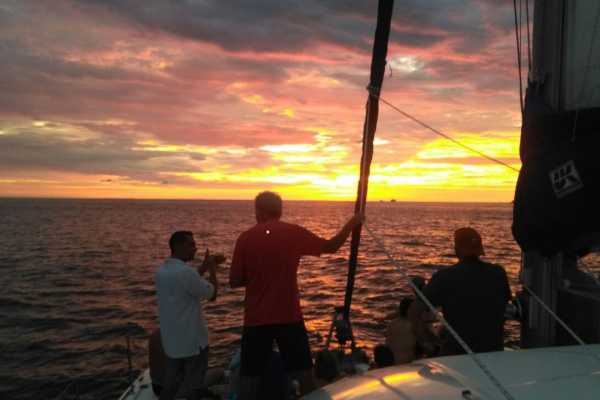 tropical-sunset-catamaran